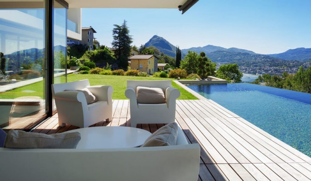 Luxury residential property with infinity pool — Maryland and Pennsylvania real estate
